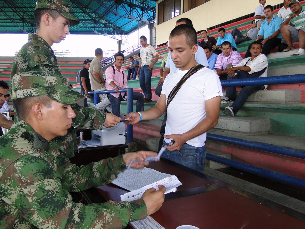 Conozca los beneficios para que remisos puedan comprar su  libreta militar en Cali