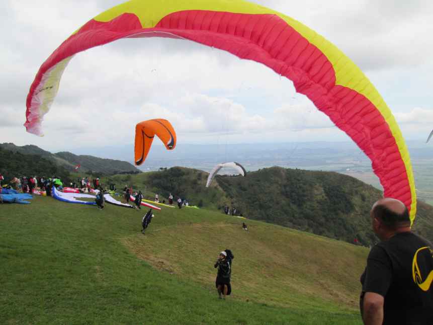 Tras muerte de deportistas, Indervalle busca reglamentar práctica del parapente