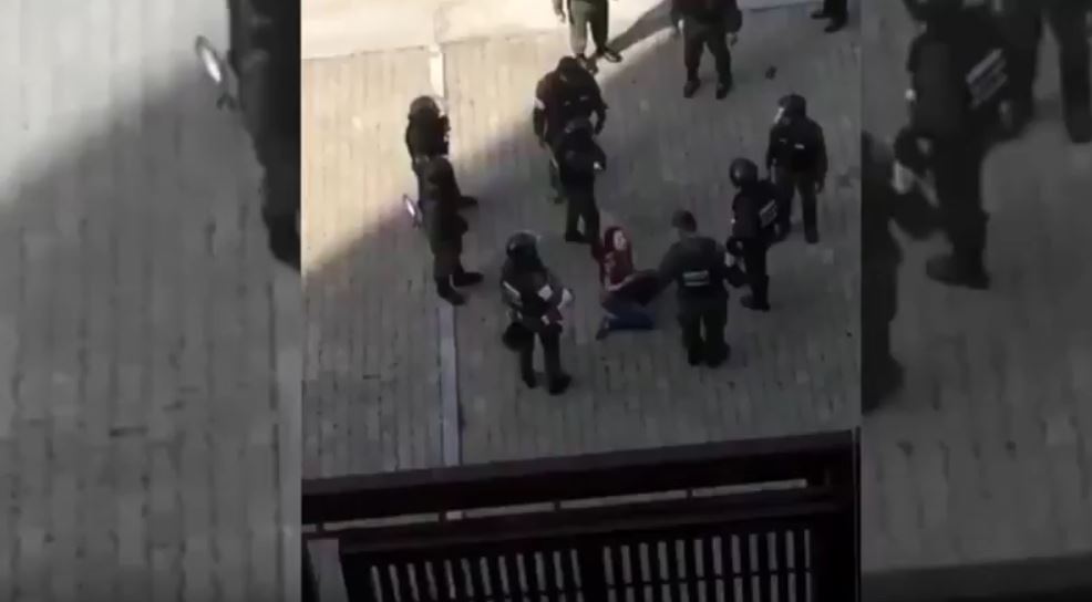 Vea como Guardia Nacional de Venezuela agredió a una periodista