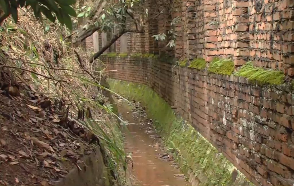 Habitantes de Santa Mónica Residencial alertan por estado de canal de aguas lluvias
