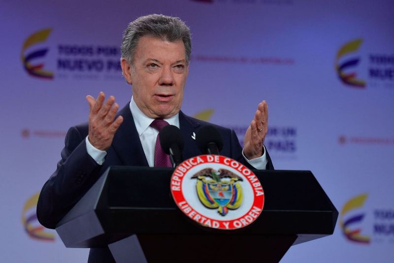 Maduro no juega limpio en las elecciones regionales en Venezuela: Presidente Santos