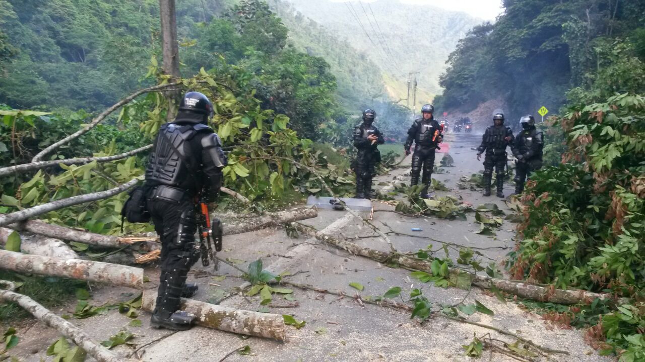 Tensión por fuertes enfrentamientos en vía a Buenaventura