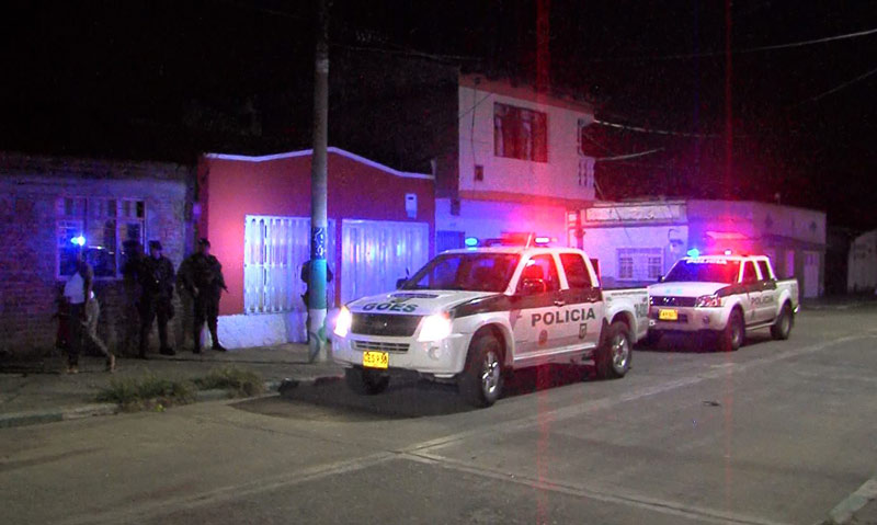 Detienen a mujer que habría asesinado a su esposo y luego lo enterró en su casa