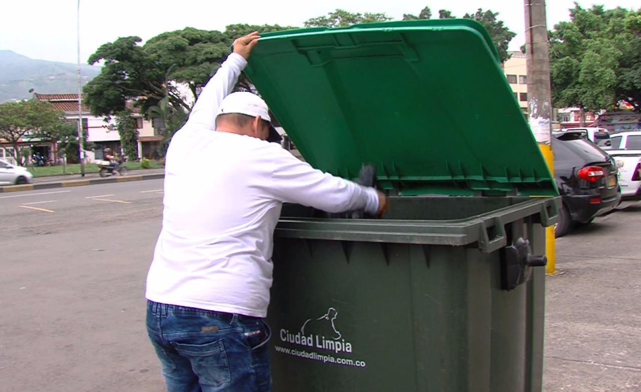 Contenedores, educación y reciclaje: la modernización del aseo en Cali