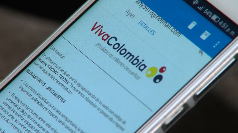 Pasajeros de VivaColombia: “Nos llegó un correo cancelando sin ninguna razón”
