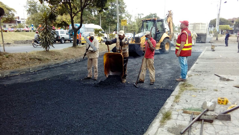 Alcaldía lanzó el plan 'Tropa Bachetón' que busca mejorar vías en mal estado en Cali