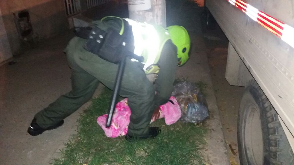 Investigan si bebé encontrada en Desepaz sería de mujer hallada en bolsa plástica