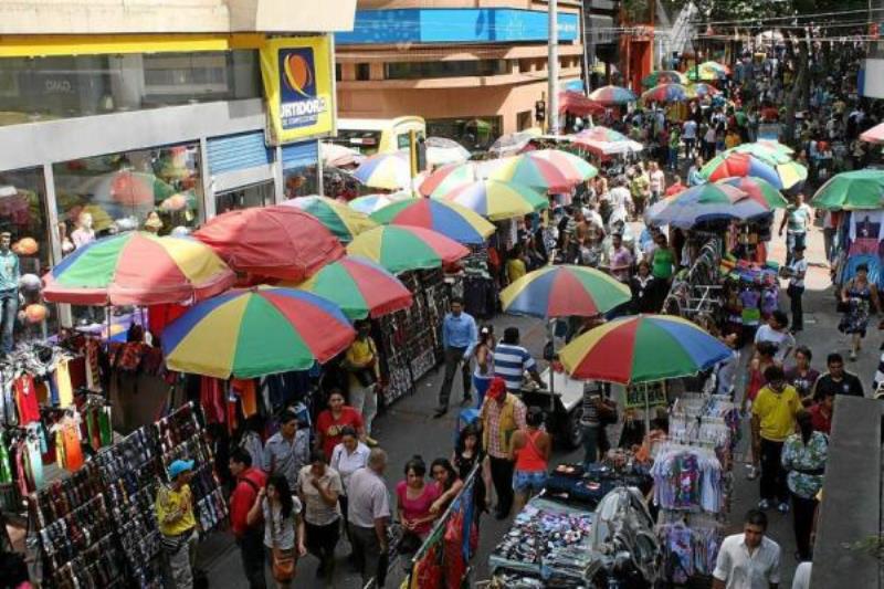 Autoridades en Cali adelantan convenio de reubicación con vendedores informales de la ciudad