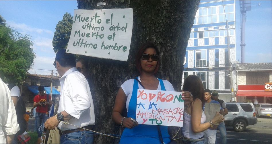Caleños protestan contra intervención de árboles en Autopista Suroriental