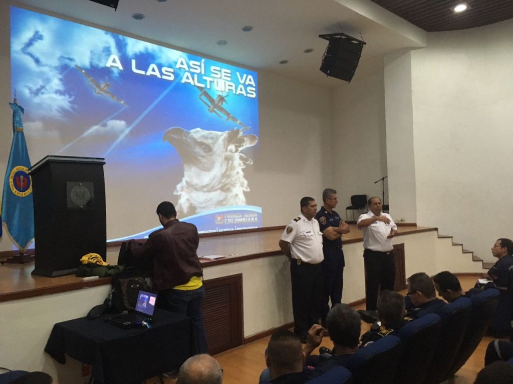 La FAC dictó curso para aeronaves que combaten incendios forestales en el Valle