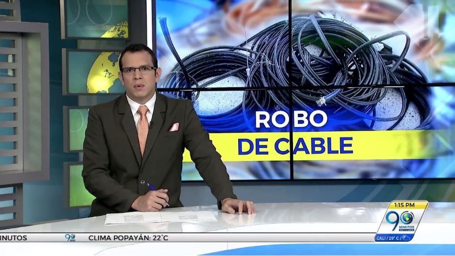 En video: Dos hombres hurtaron varios metros de cable telefónico en el barrio Marroquín
