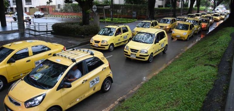 Taxistas de Cali se niegan al cobro obligatorio de prima navideña a pasajeros