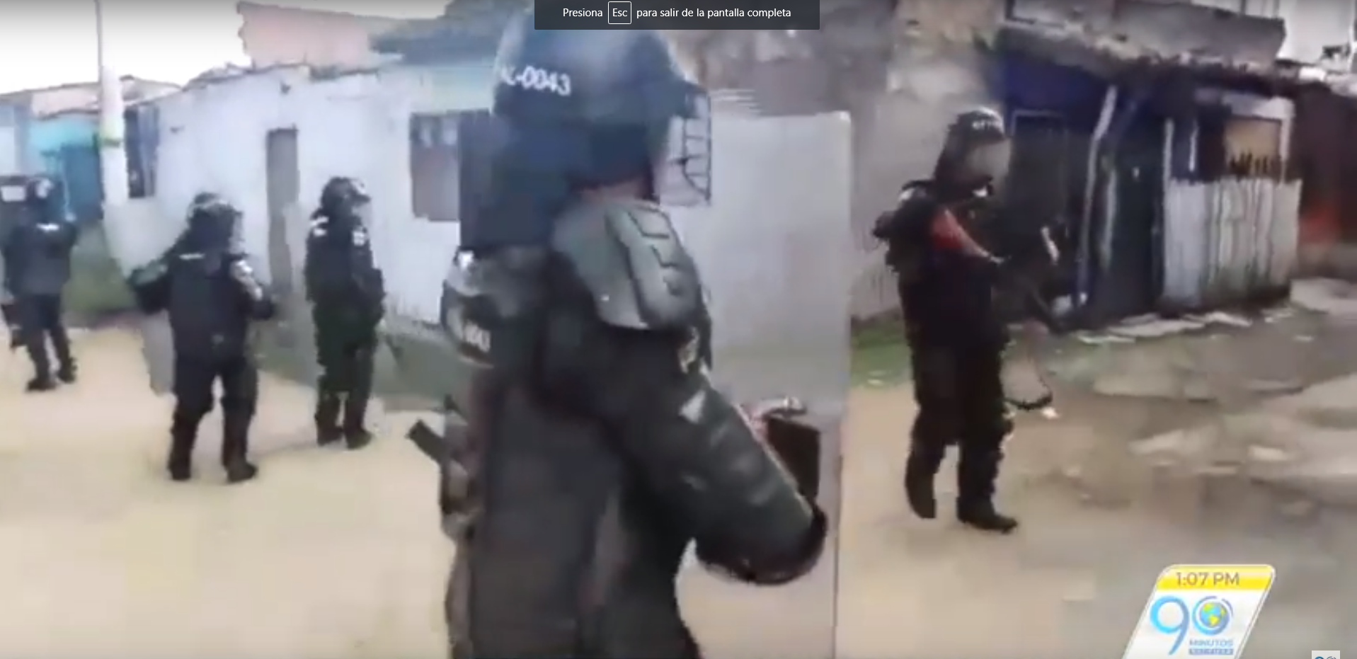 Comunidad rechaza ataques de la Policía durante desalojos en el Jarillón