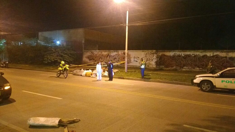 Investigan aparición de cadáver envuelto en un colchón en el norte de Cali