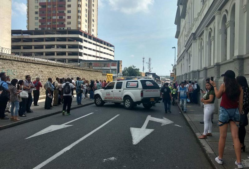 Descartan presencia de explosivos en maletín arrojado en la Asamblea del Valle