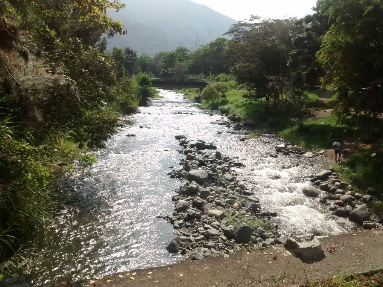Creciente del río Amaime deja mujer muerta y dos personas más desaparecidas.