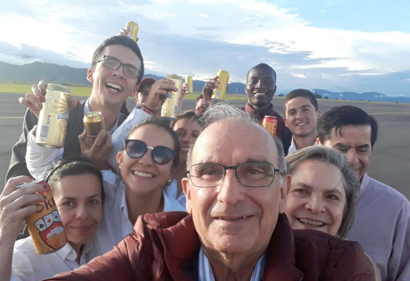 Por polémica en redes, Humberto de la Calle invitó a los caleños a una cerveza