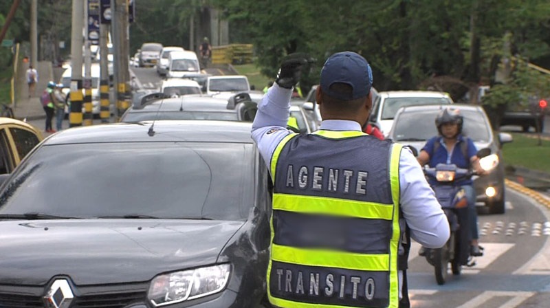 Investigan si guarda de tránsito golpeó a ciudadano en el barrio Granada, oeste de Cali