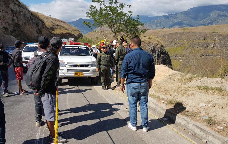 Cuatro hinchas del América murieron tras caer a un abismo en la vía Panamericana