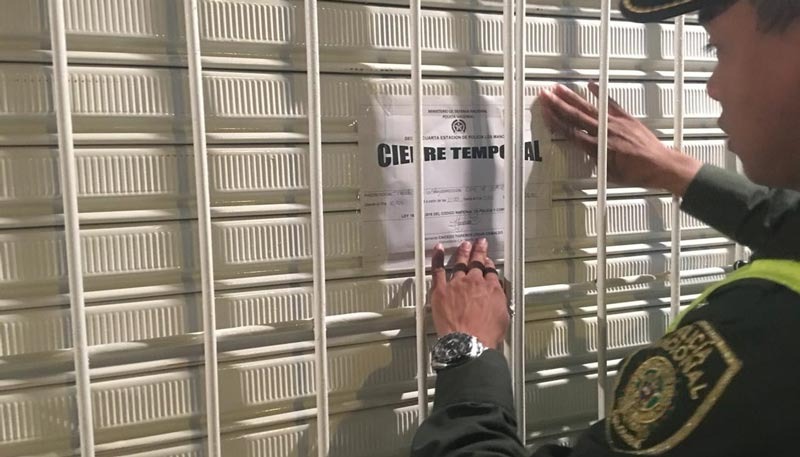 Sellados cuatro negocios en Cali por venta de licor adulterado y de contrabando