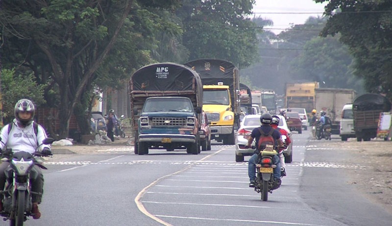 Polémica entre conductores por restricción de ingreso de tractocamiones a Cali