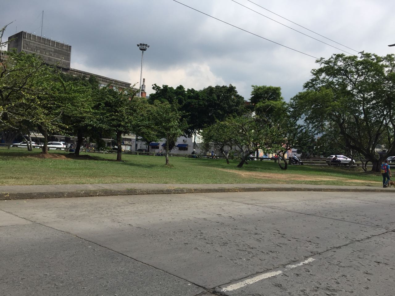 Venezolanos duermen en campamentos junto a la Terminal de Transportes