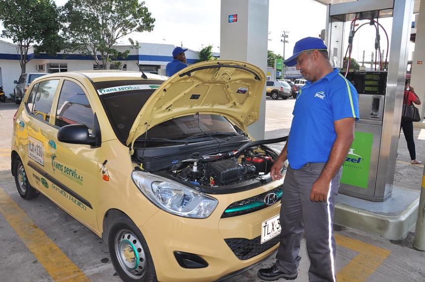 Taxistas preocupados por desabastecimiento de gas en Cali