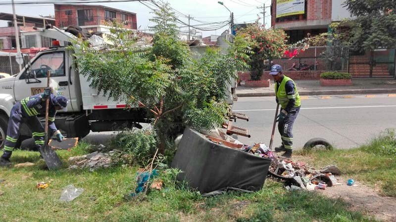 Anuncian intervención en zonas afectadas por arrojo clandestino de escombros en Cali