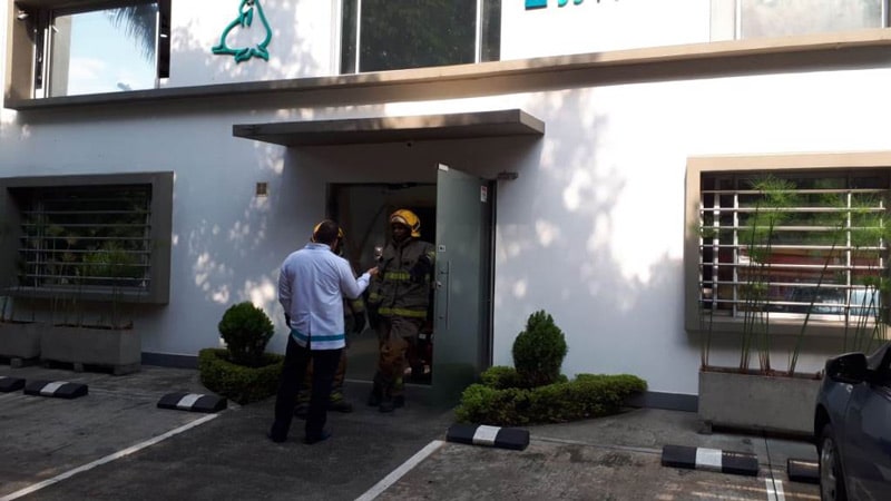 Bomberos de Cali atendieron emergencia por derrame de sustancia en Tequendama