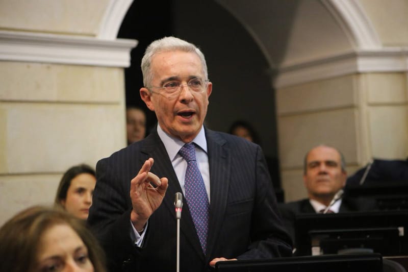 En detención domiciliaria, expresidente Álvaro Uribe resultó positivo para COVID-19