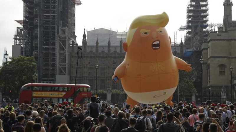Con globo gigante de Trump, Londres rechaza visita del presidente norteamericano