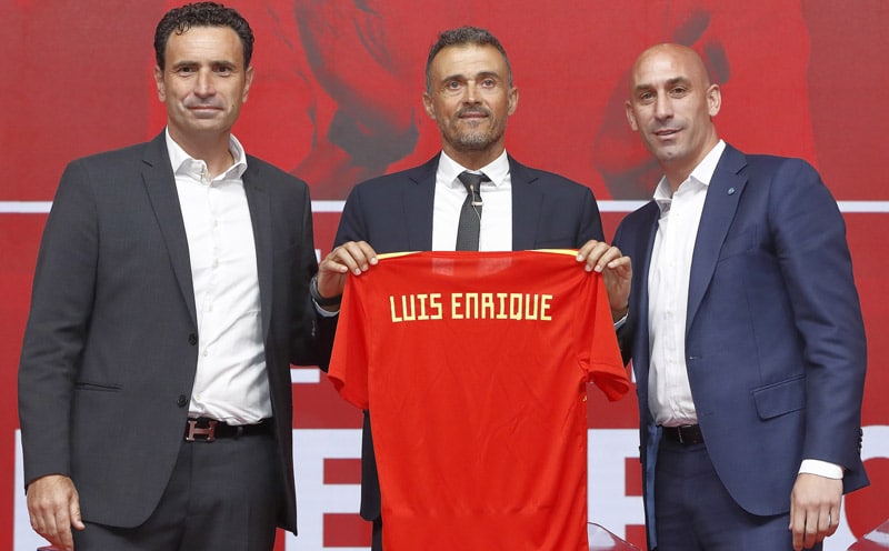 Luis Enrique presentado como nuevo DT de España, promete "un equipo agresivo"