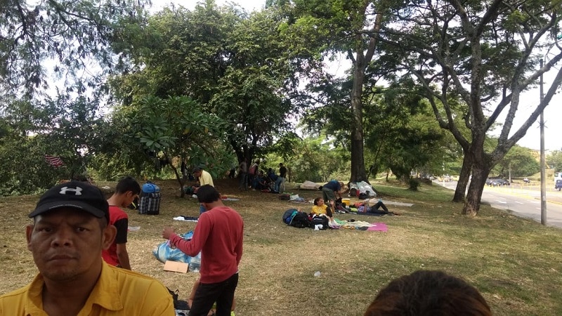 Este martes se retirarán los venezolanos que acampan cerca de la Terminal de Cali