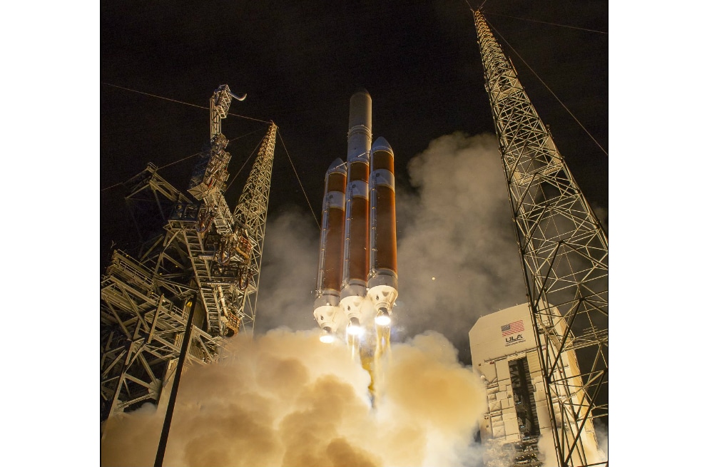 La NASA lanza con éxito la sonda solar Parker