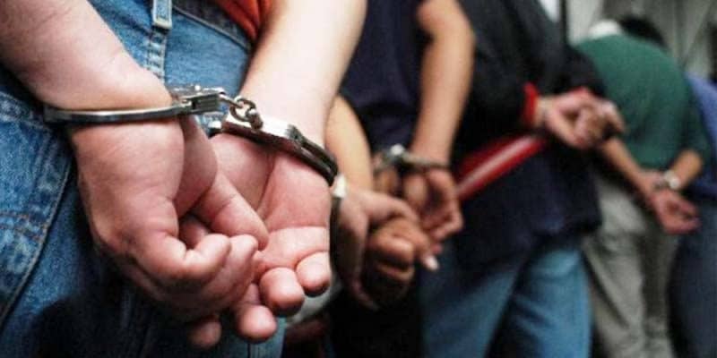 Autoridades ecuatorianas hallan droga en carro con placas de Cali