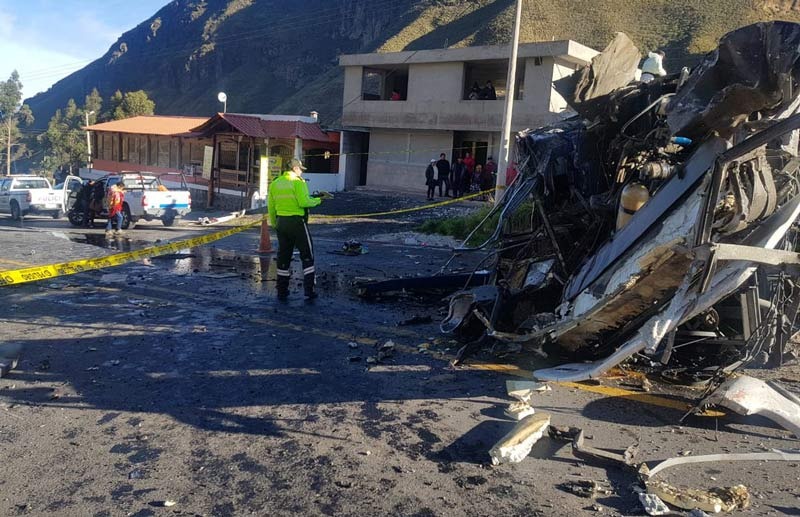Droga hallada en bus accidentado en Ecuador valdría más de un millón de dólares