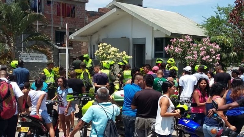 Lanzan artefacto explosivo en CAI de Policía en barrio Mojica de Cali