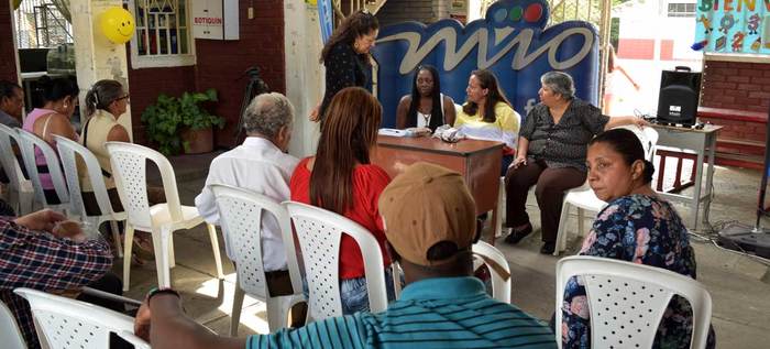 Programa Piloto busca que vendedores ambulantes del Mío culminen sus estudios