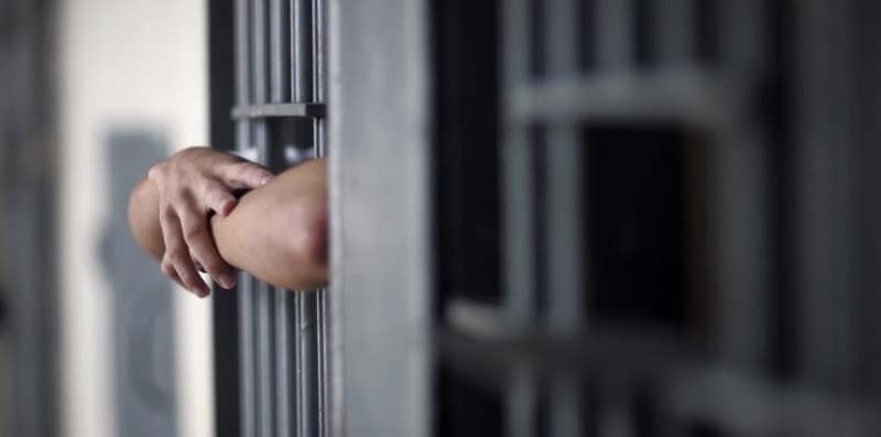 Detienen a hombre que intentó sobornar a policías, también tenía casa por cárcel