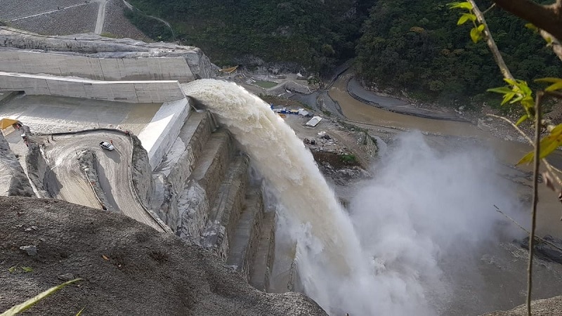 Las impresionantes imágenes que dejó la apertura del vertedero de Hidroituango