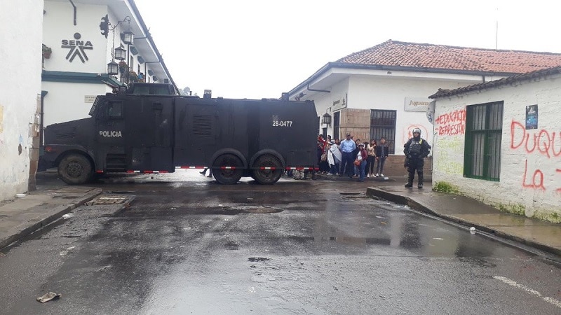 Enfrentamientos entre Esmad y encapuchados se toman centro histórico de Popayán