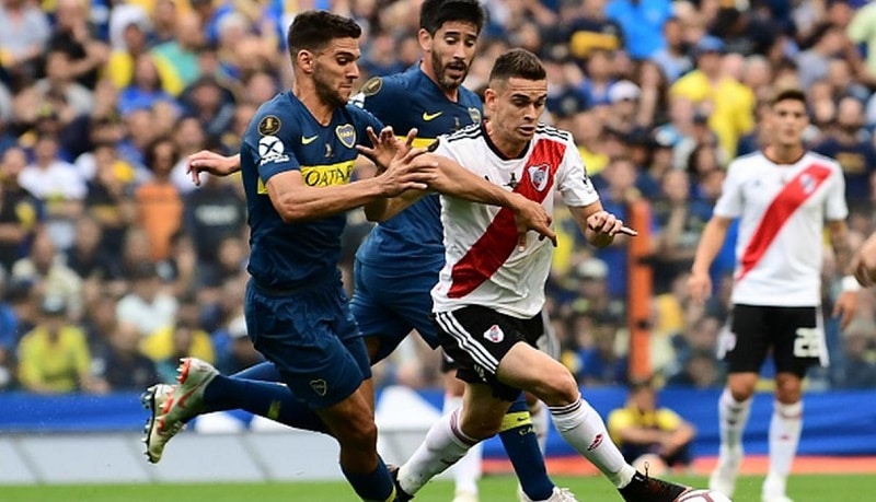 Partido emocionante entre Boca Juniors y River Plate, por la primera final de Libertadores
