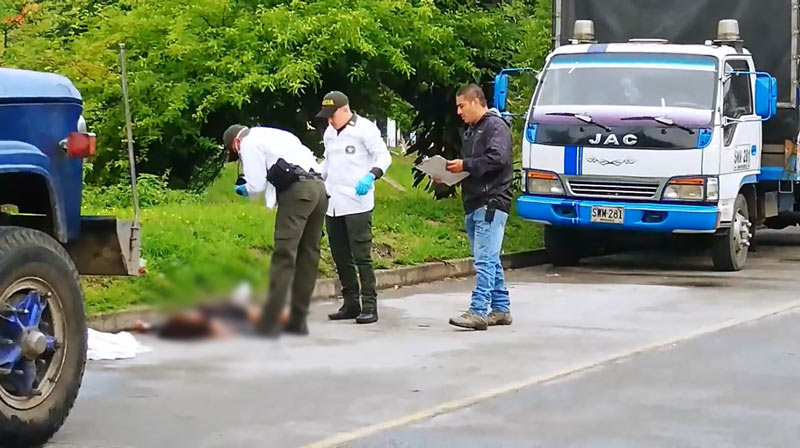Hallan en vía de Petecuy cuerpo sin vida de joven que habría sido apuñalada