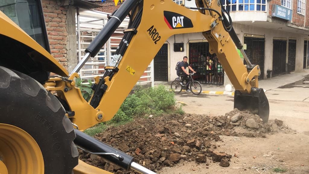 Entregan nueva maquinaria para pavimentación con adoquines en comunas de Cali