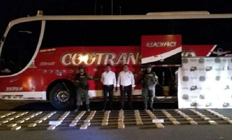 En nueva inspección a 'narcobus' retenido en Cauca, autoridades hallan más droga