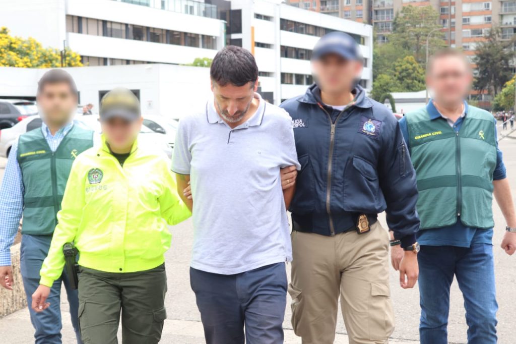 Pese a que cambió su físico, cayó en Buga español líder de red de estafadores