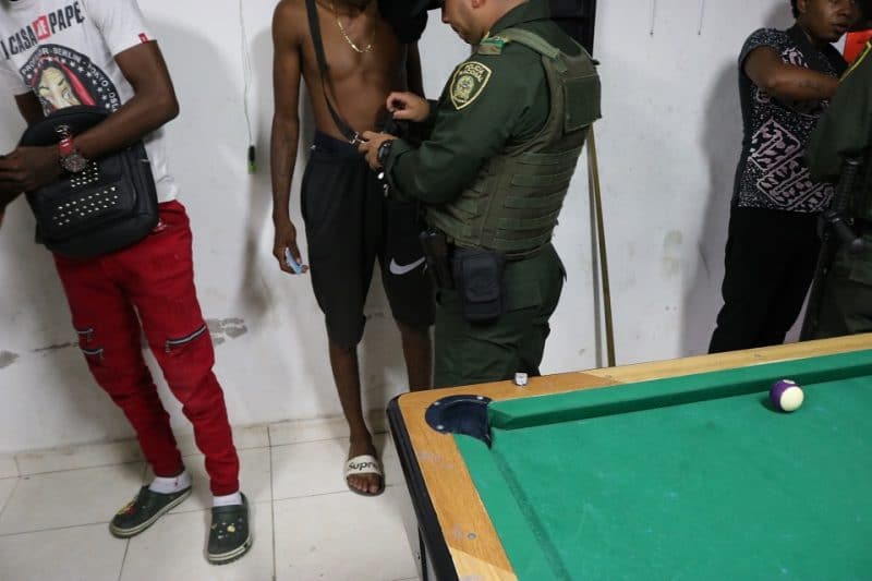 Operativo sorpresa en la Comuna 15 de Cali permitió la captura de siete personas