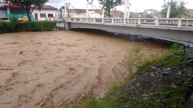 Ante fuertes lluvias, alertan a habitantes de zonas aledañas a ríos en Valle del Cauca