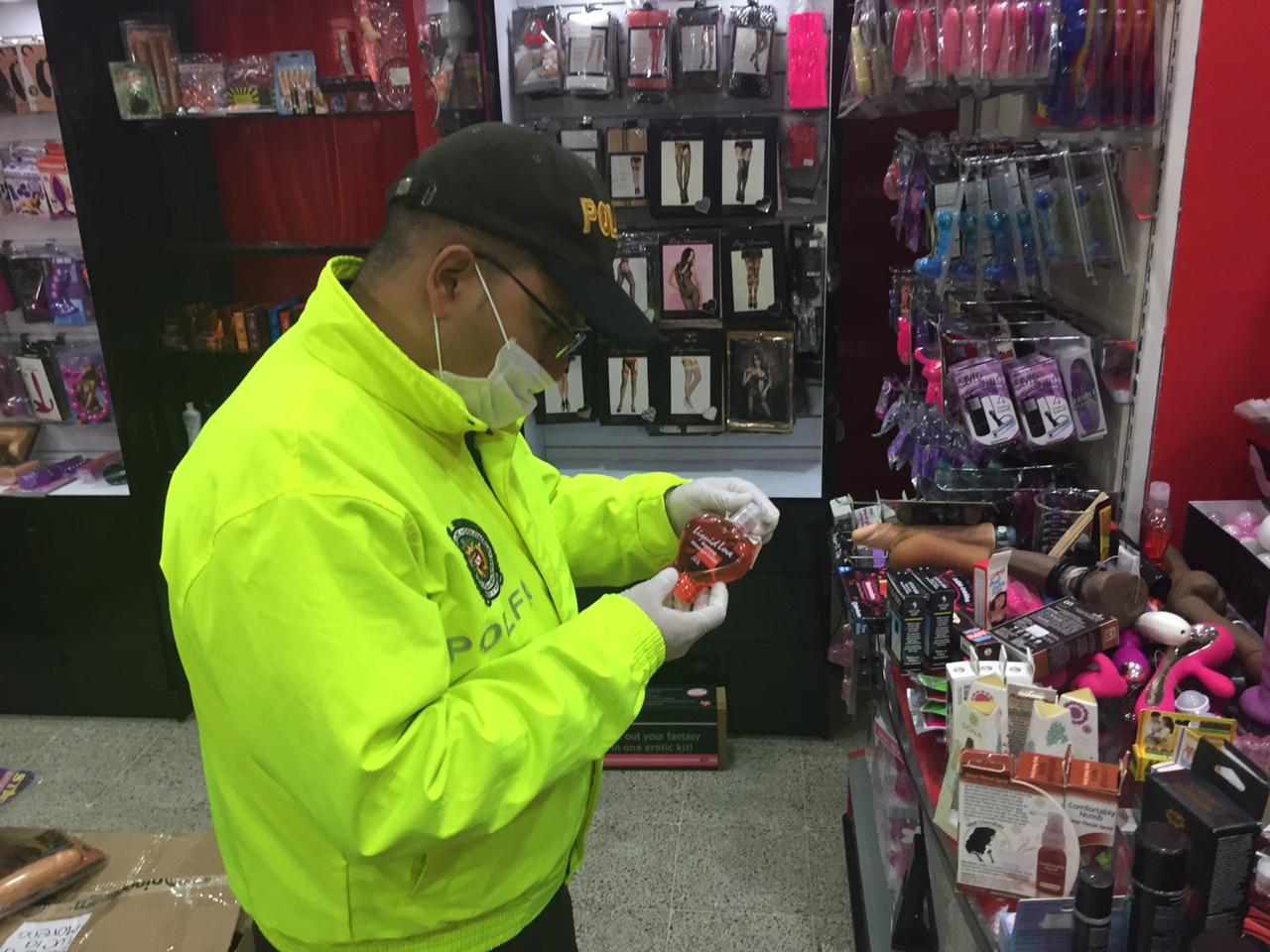 Incautan productos sexuales, no aptos para el uso humano, en tienda erótica de Cali