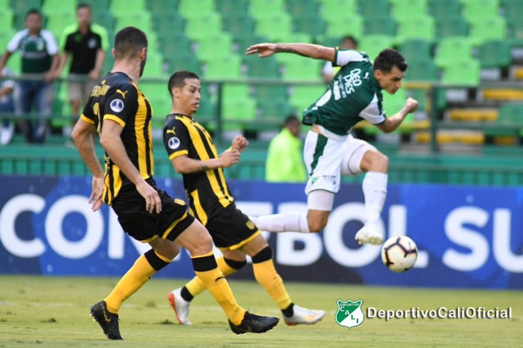 Deportivo Cali empató sobre el final su duelo copero ante Peñarol 1-1